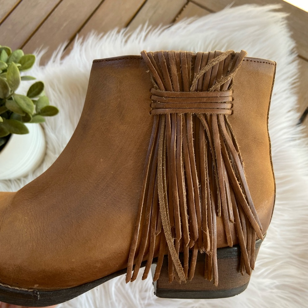 Circle G Fringe Tan Nubuck Leather Ankle Boots Size 9 - Picture 4 of 16